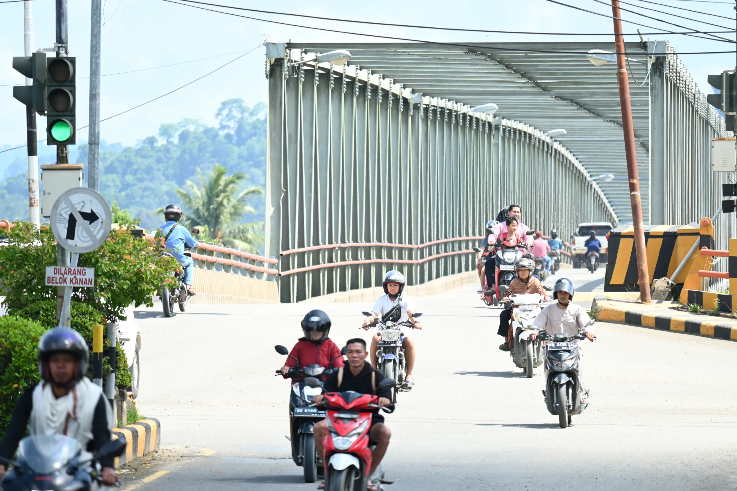 Lalu Lintas di Malinau Kalimantan Utara Lalu lintas di perempatan Malinau Kota, Kalimantan Utara 2024