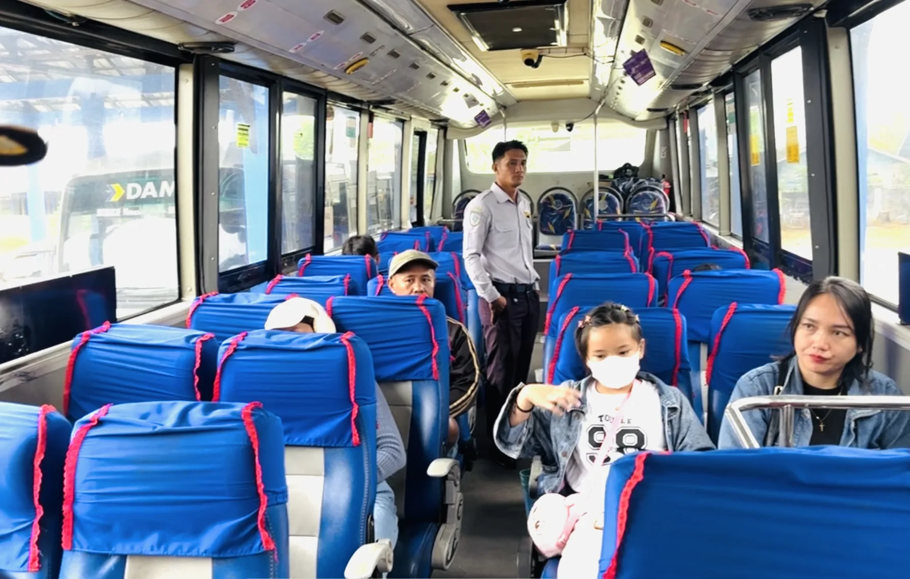 Bus Damri Malinau ke Tanjung Selor Bulungan saat uji coba subsidi ongkos angkut Pemkab Malinau