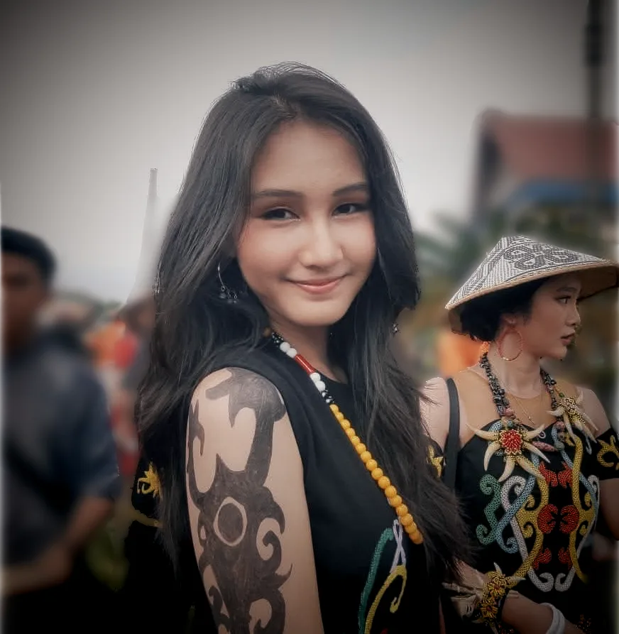 Foto Ave Reiri Finalis Miss Indonesia