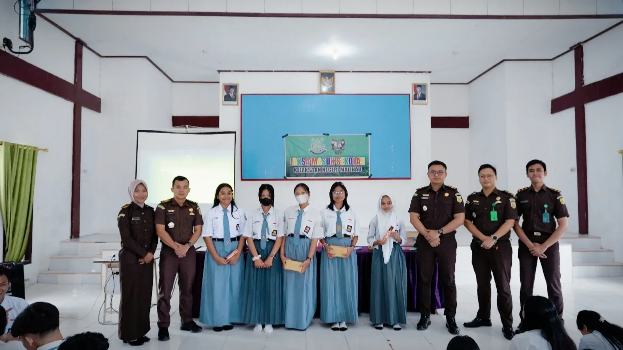 Kasi Intelijen Kejari Malinau, Jati Vahlevi melaksanakan sosialisai Jaksa Masuk Sekolah