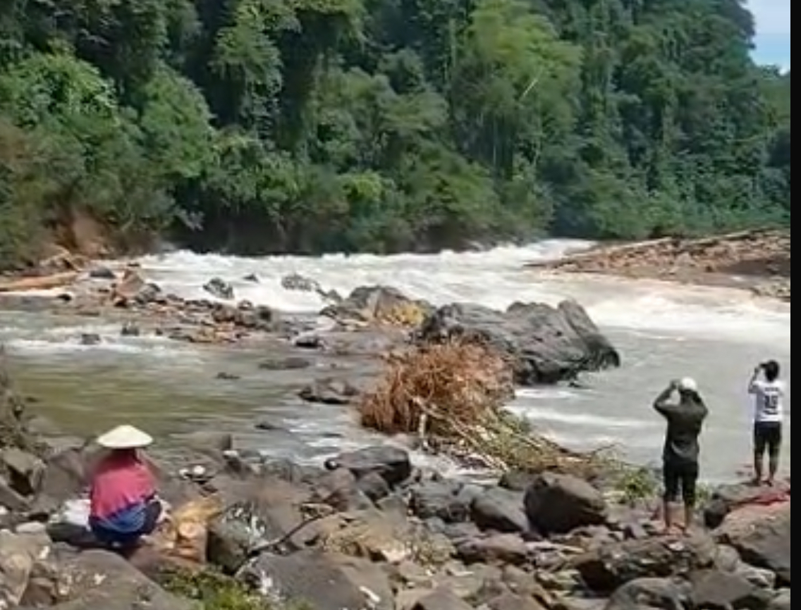 Longsor di Jeram Sungai Bahau Malinau berdampak ke 15 Desa di Perbatasan Indonesia Malaysia