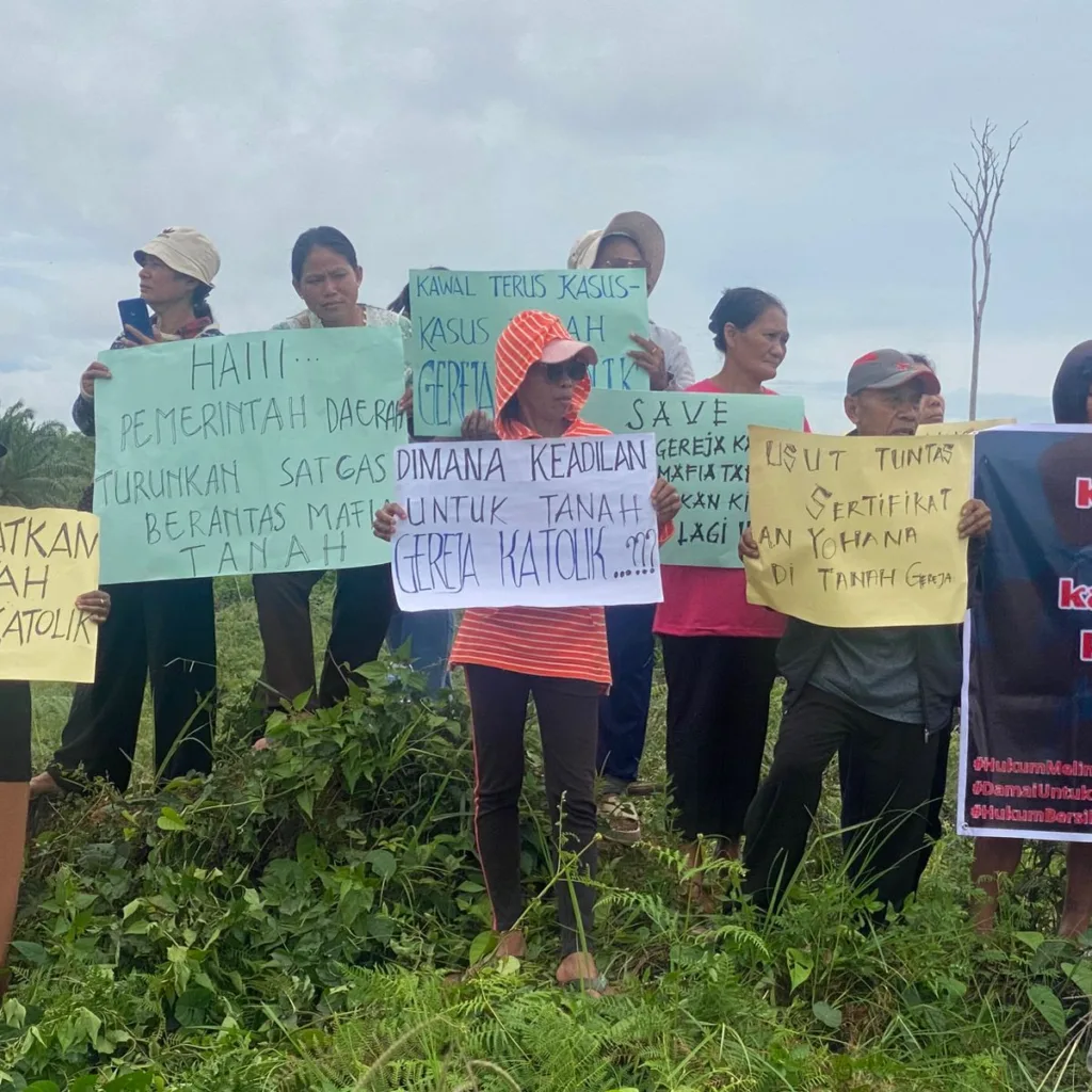 Ratusan umat Katolik dari 11 stasi di Kecamatan Sebuku dan Tulin Onsoi menggelar aksi damai menuntut keadilan atas status tanah Gereja Katolik Paroki Santo Yosep Sebuku, Kamis (21/08/2025).