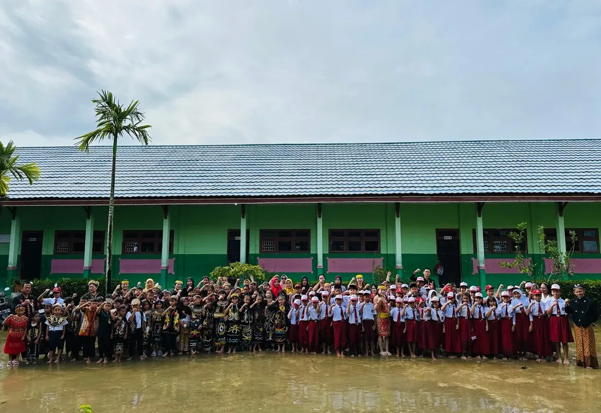 Perayaan HUT RI di SDN 001 Malinau Utara, Desa Respen Tubu Malinau Utara tetap menyala di tengah genangan banjir Malinau, 17 Agustus 2025