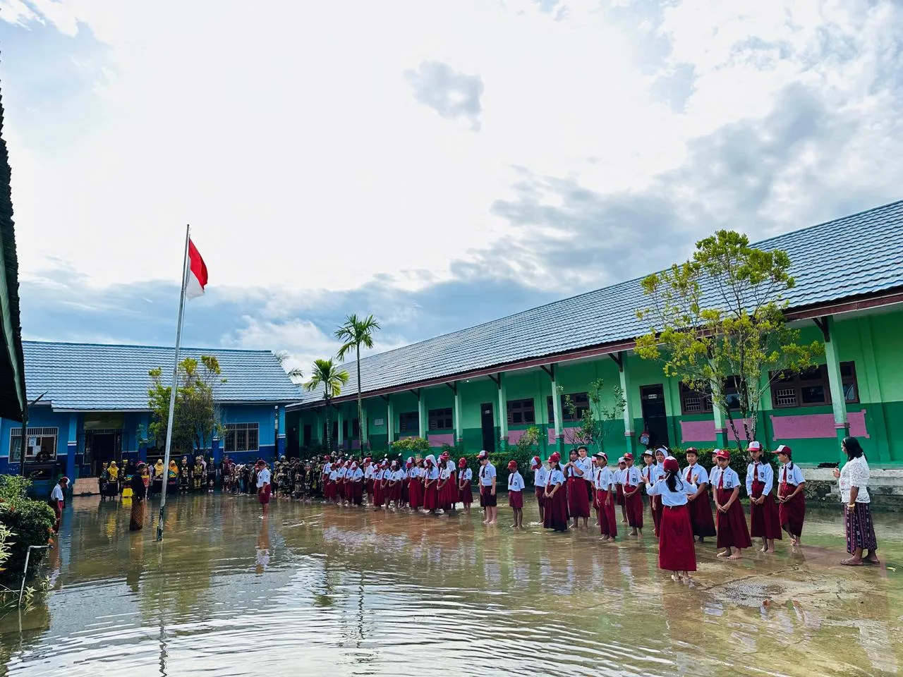 Banjir Malinau Utara HUT RI 80 Perayaan HUT RI di Malinau Utara tetap menyala di tengah genangan banjir Malinau, 17 Agustus 2025