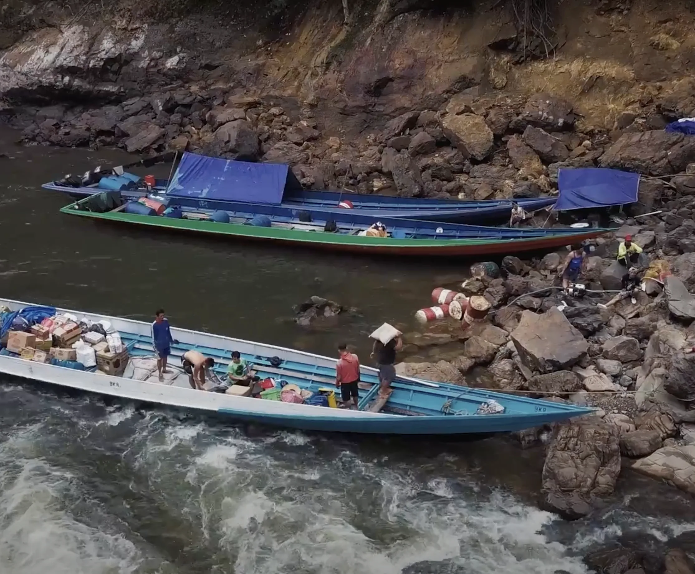 Long Boat Sungai Bahau Peledakan jeram Sungai Bahau oleh Dinas Perhubungan (Dishub) Malinau dan Batalyon Zeni Tempur (Yonzipur) 17 Kodam VI Mulawarman pada tahun 2018. Sumber Foto Diskominfo Mln