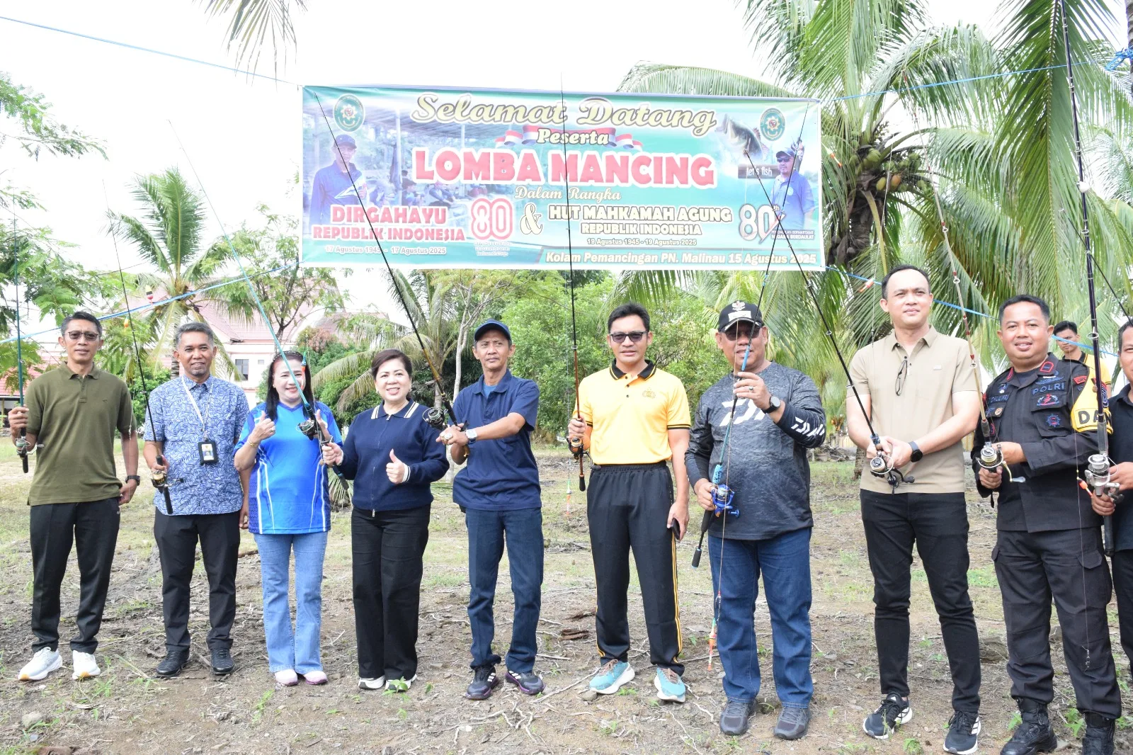 Pengadilan negeri malinau menggelar lomba mancu=ing HUT RI dan MA Ketua Pengadilan Negeri Malinau, Budi Santoso bersama FKPD saat memeriahkan kompetisi memancing, Jumat 16 Agustus 2025