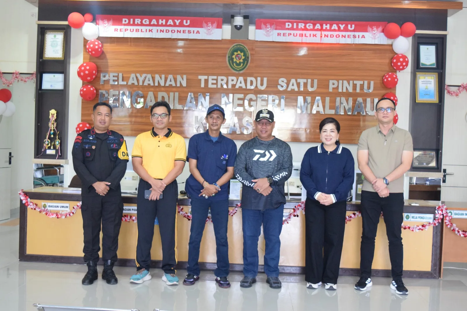 Ketua Pengadilan Negeri Malinau, Budi Santoso bersama FKPD saat memeriahkan kompetisi memancing, Jumat 16 Agustus 2025