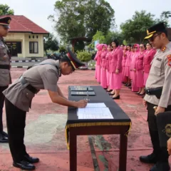 Sertijab 14 Perwira polres malinau Sebanyak 14 perwira Polres Malinau resmi berganti jabatan dalam sertijab yang berlangsung khidmat sebagai bagian dari rotasi internal organisasi Polri.