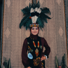 Duta Wisata Malinau 2025, Nabila Mulidya Nabila Maulidya, siswi SMAN 1 Malinau yang baru dinobatkan sebagai Putri Duta Wisata Kabupaten Malinau 2025, tampil percaya diri dengan segudang prestasi di bidang akademik, seni, dan organisasi.