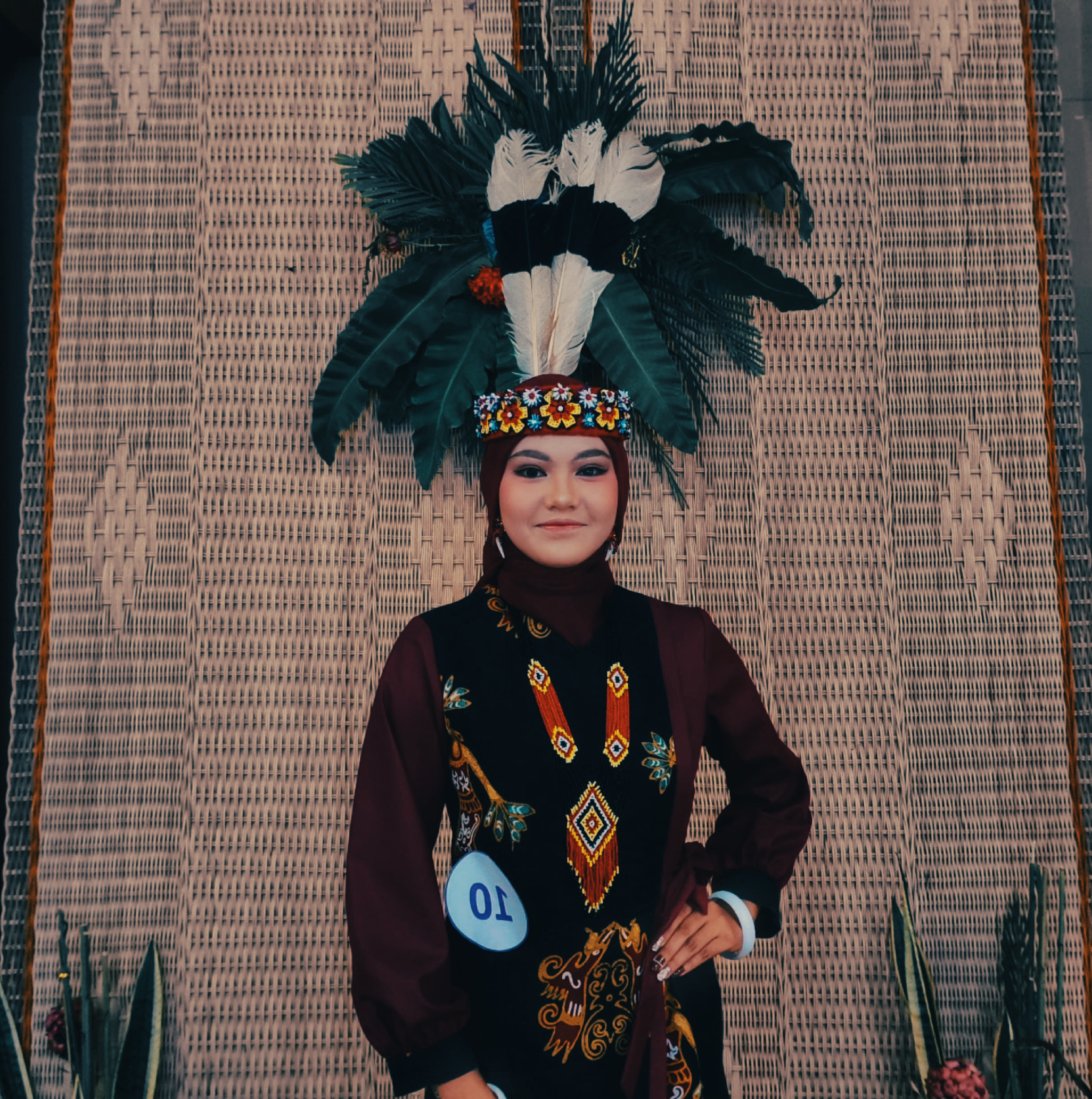 Duta Wisata Malinau 2025, Nabila Mulidya Nabila Maulidya, siswi SMAN 1 Malinau yang baru dinobatkan sebagai Putri Duta Wisata Kabupaten Malinau 2025, tampil percaya diri dengan segudang prestasi di bidang akademik, seni, dan organisasi.