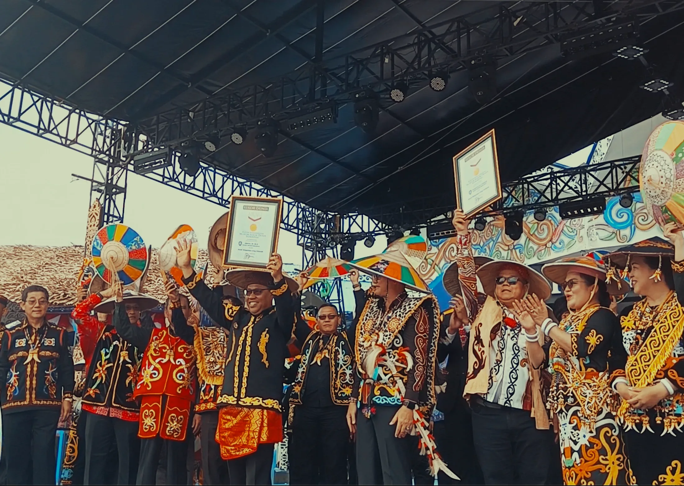 Pembukaan Irau Malinau 2023 dengan pencatatan rekor MURI saung terbanyak oleh Pemkab Malinau.