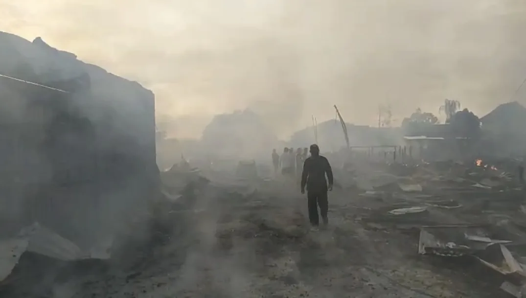 Kebakaran Puluhan Rumah Warga Mansalong Nunukan Kebakaran Puluhan Rumah Warga Mansalong Nunukan pada Minggu Subuh, 14 September 2025