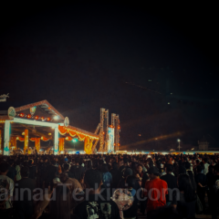 Edane bikin pecah panggung Irau Malinau Penampilan Edane di panggung utama Irau Malinau memicu ledakan energi hard rock yang disambut sorakan penonton. Band legendaris ini tampil penuh power pada malam Minggu Irau Malinau. Foto: MalinauTerkini.com