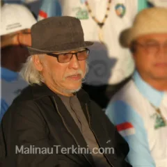 Iwan Fals di Malinau Iwan Fals bersiap sebelum tampil pada malam puncak Irau Malinau 2025.