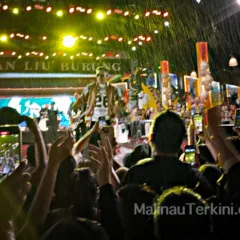 Judika Konser Dramatis di Irau Malinau Judika tampil total meski hujan di Irau Malinau 2025. Kenakan sweater etnik, pada Selasa (14/10/2025)