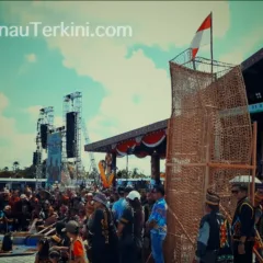 Kalong Raksasa Dayak Tenggalan di Irau Malinau 2025 Kalong raksasa 4 meter buatan Dayak Tenggalan di Irau Malinau 2025 diusulkan Rekor MURI. Dibuat manual dua minggu dengan rotan hutan, menunjukkan jerih payah dan kekuatan tradisi masyarakat adat.