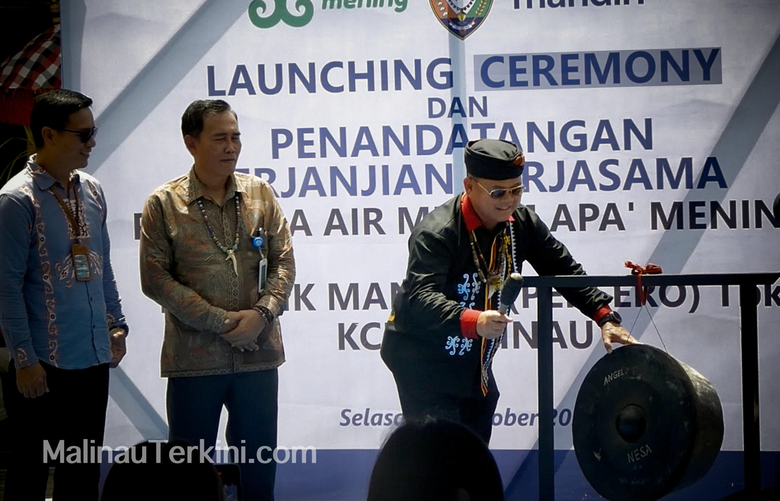 Mou PDAM diapresisi Sekda Sekda Malinau Ernes Silvanus membuka penandatanganan kerja sama PDAM dengan Bank Mandiri terkait digitalisasi pembayaran pelanggan. Program ini memperluas akses layanan dan mempermudah transaksi air bersih.