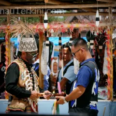 Napang Nahotom Napang Nahotom adalah tradisi panen suci Dayak Tahol di Malinau yang menggambarkan rasa syukur, harmoni manusia dan alam, serta kearifan berbagi hasil bumi melalui prosesi adat penuh simbol dan makna budaya.