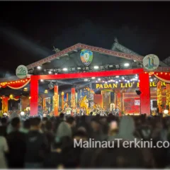 Panggung Padan Liu Burung Malinau Suasana panggung utama Padan Liu Burung saat pelaksanaan Irau Malinau pada malam hari.