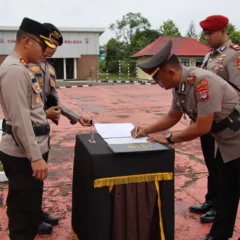 Perwira Polisi Malinau Berganti Kapolres Malinau memimpin Sertijab dua jabatan strategis di Polres Malinau. Rotasi bagian dari penyegaran organisasi Polri.