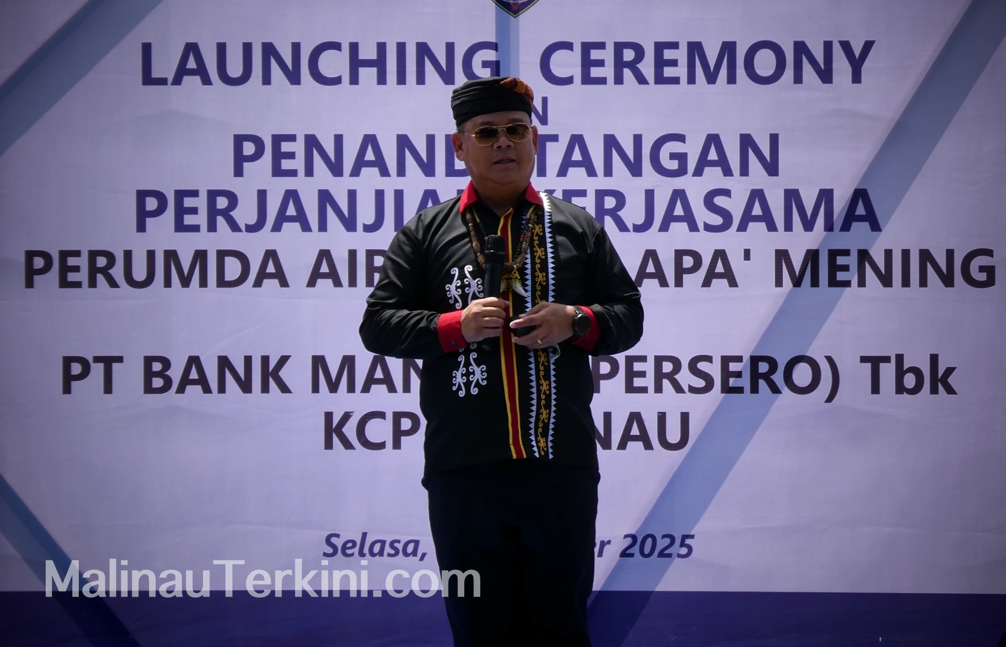 Sekda Malinau Ernes Silvanus membuka penandatanganan kerja sama PDAM dengan Bank Mandiri terkait digitalisasi pembayaran pelanggan. Program ini memperluas akses layanan dan mempermudah transaksi air bersih.