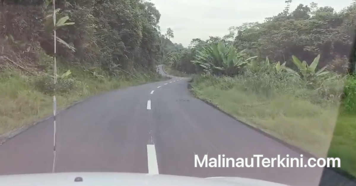 Jalan aspal hotmix mulus menuju Desa Wisata Setulang Malinau.