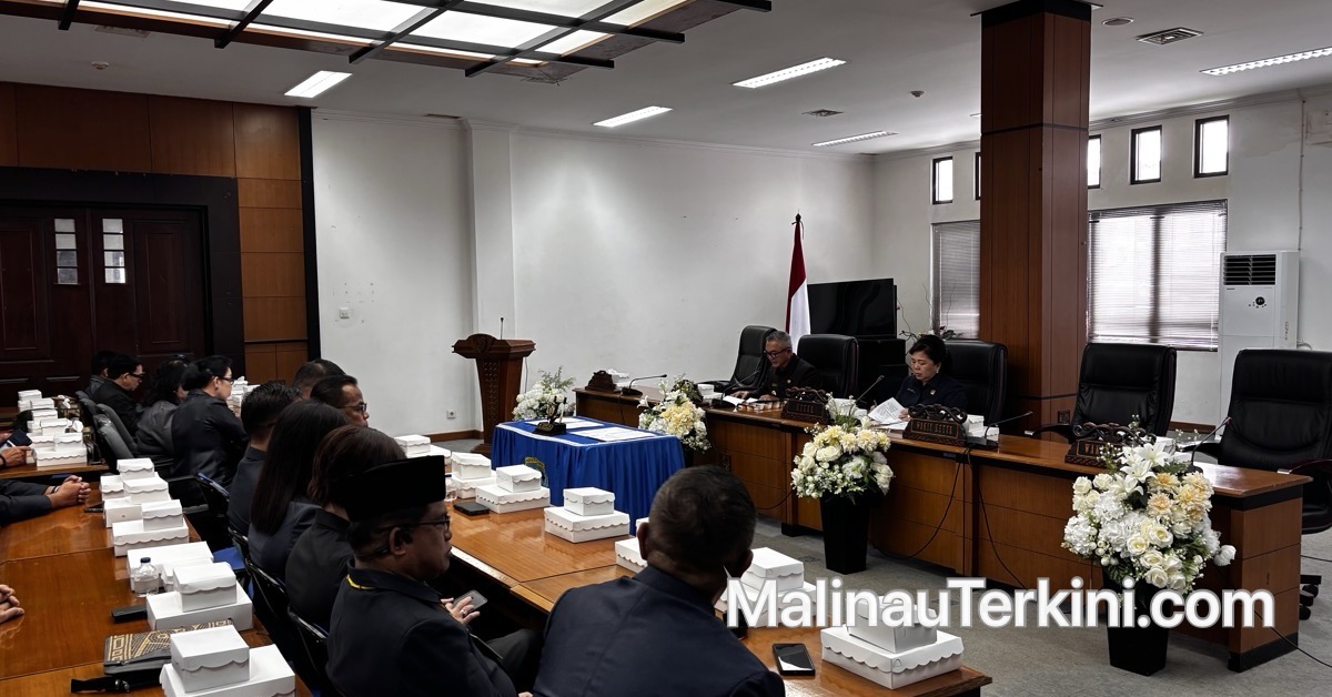 Ketua DPRD Malinau Ping Ding memimpin sidang penetapan APBD Tahun Anggaran 2026.