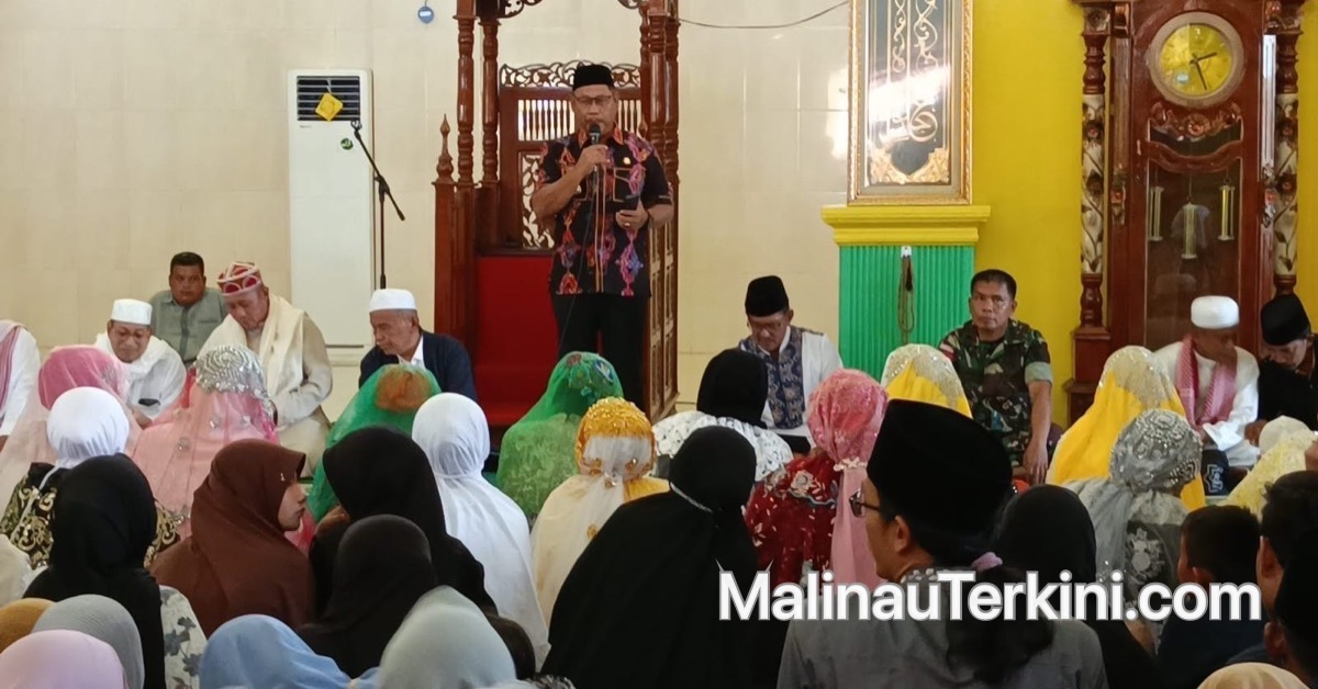 Kuota Terbaru: Masa Tunggu Haji Malinau Kini Disesuaikan 26 Tahun ©MalinauTerkini.com Acara seremoni pelepasan keberangkatan calon jemaah haji oleh Pemerintah Daerah Kabupaten Malinau.