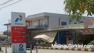 Suasana bangunan fisik stasiun pengisian bahan bakar Pertashop di kawasan Malinau Kota Kabupaten Malinau Provinsi Kalimantan Utara yang tampak lengang pada siang hari.