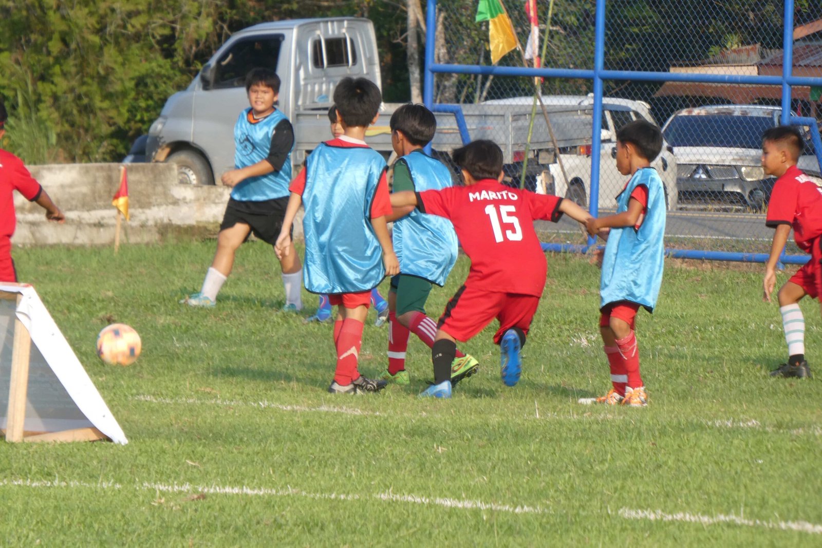 Malinau Utara Cetak Atlet Muda, 22 Tim Tanding di BMC Mini Soccer SD Kemilau ©MalinauTerkini.com Turnamen Mini Soccer SD Kemilau di Desa Putat, Malinau Utara