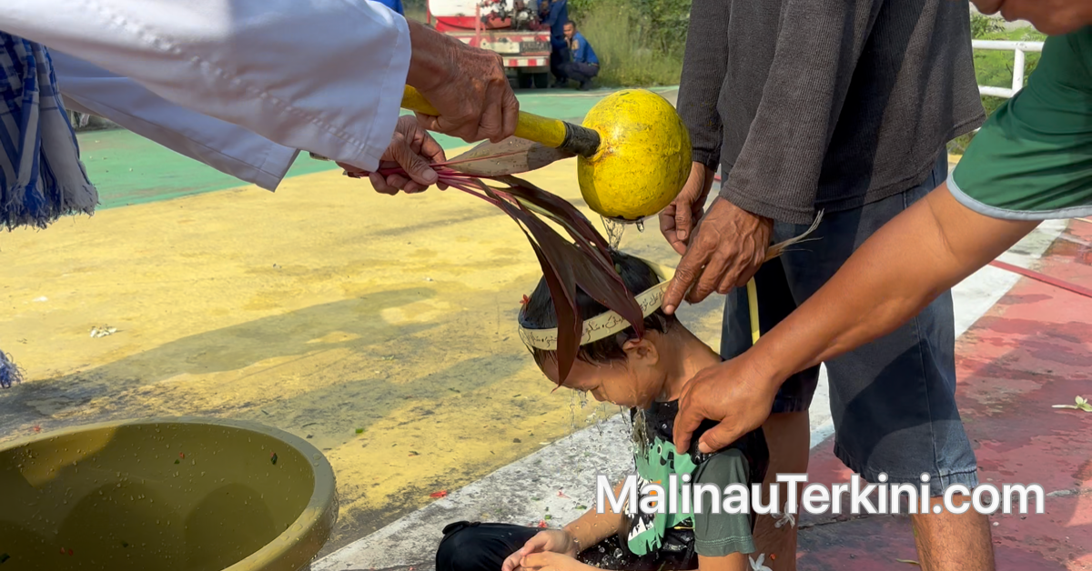 Prosesi Mandi Salamat Berebu Pagun Safar Malinau