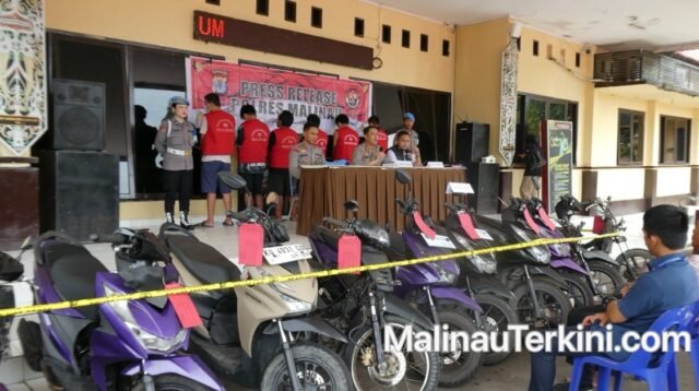Jumpa pers pengungkapan kasus curanmor Malinau di Mapolres Malinau dengan deretan sepeda motor barang bukti